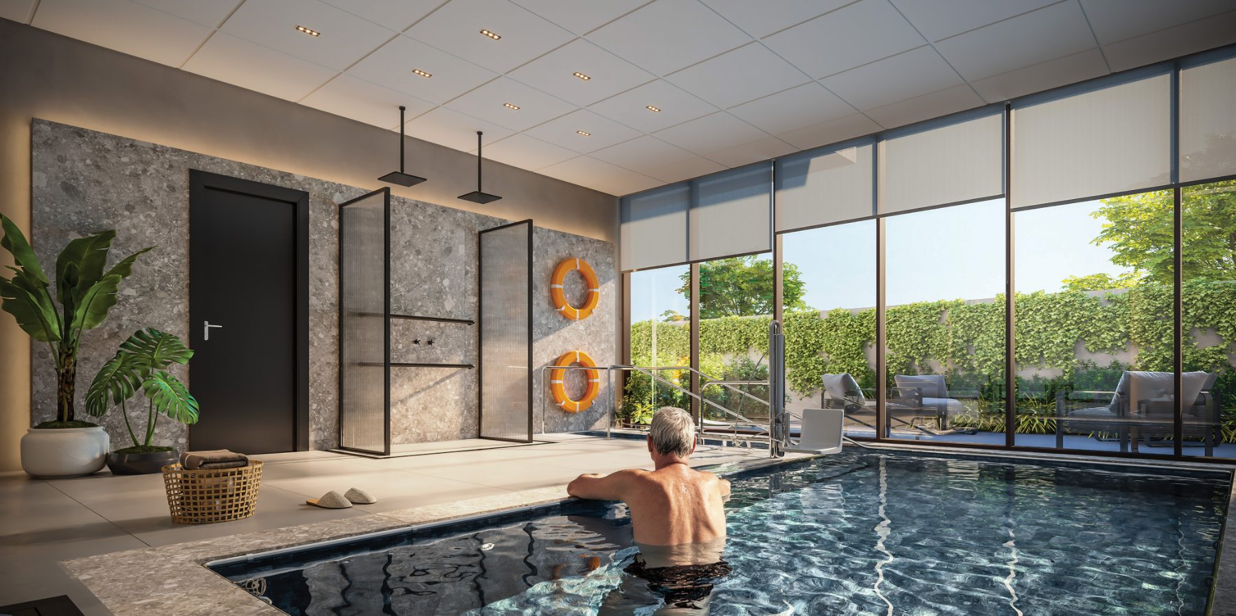 Piscina térmica coberta com vista para o jardim